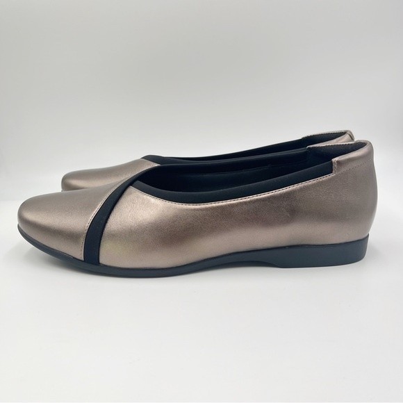 Clarks Women's Un Darcey Ease 2 Pebble Metallic Leather Ballet Flats Shoes 11 - Picture 4 of 12